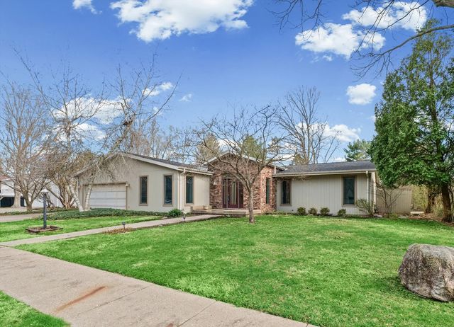 205 E SHERWIN Circle, Urbana, IL 61802