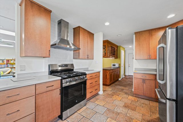 205 E SHERWIN Circle, Urbana, IL 61802