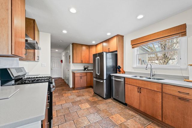 205 E SHERWIN Circle, Urbana, IL 61802