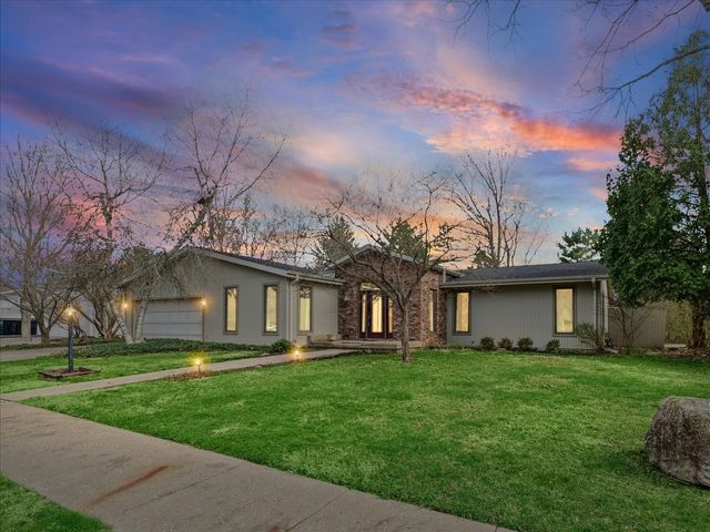 205 E SHERWIN Circle, Urbana, IL 61802