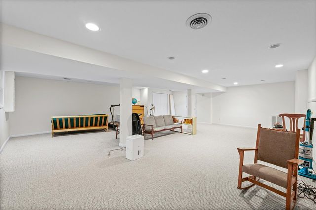 205 E SHERWIN Circle, Urbana, IL 61802