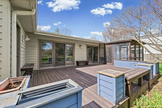 205 E SHERWIN Circle, Urbana, IL 61802