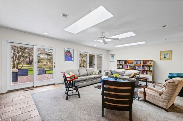 205 E SHERWIN Circle, Urbana, IL 61802