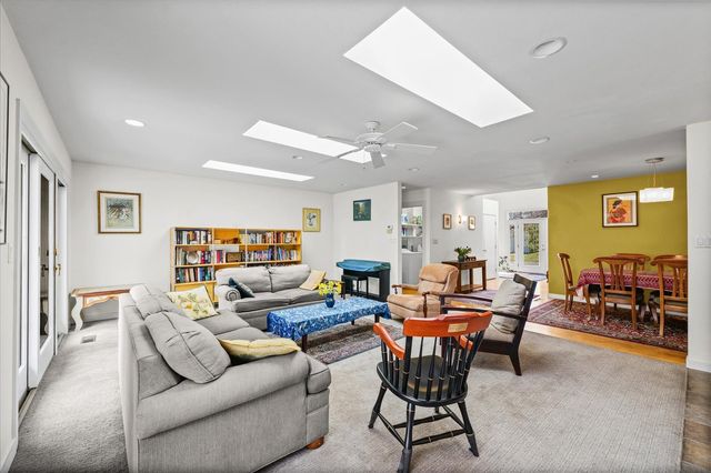 205 E SHERWIN Circle, Urbana, IL 61802