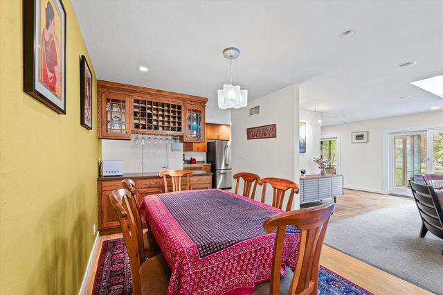 205 E SHERWIN Circle, Urbana, IL 61802