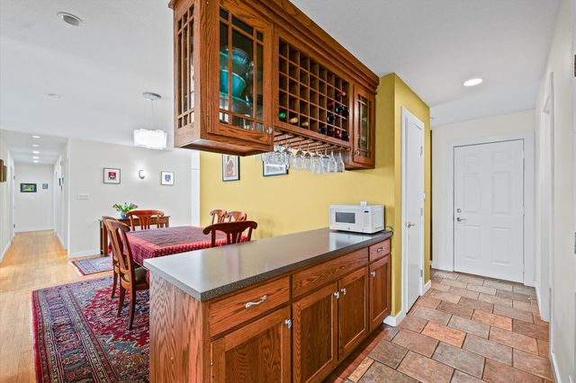 205 E SHERWIN Circle, Urbana, IL 61802