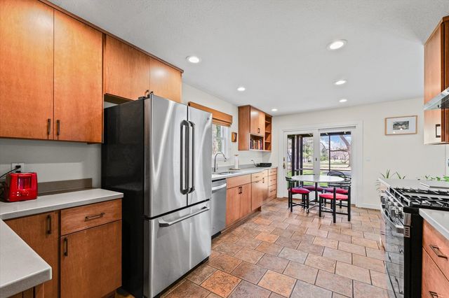 205 E SHERWIN Circle, Urbana, IL 61802