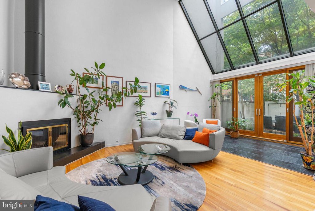 639 PINE ST, Philadelphia, PA 19106