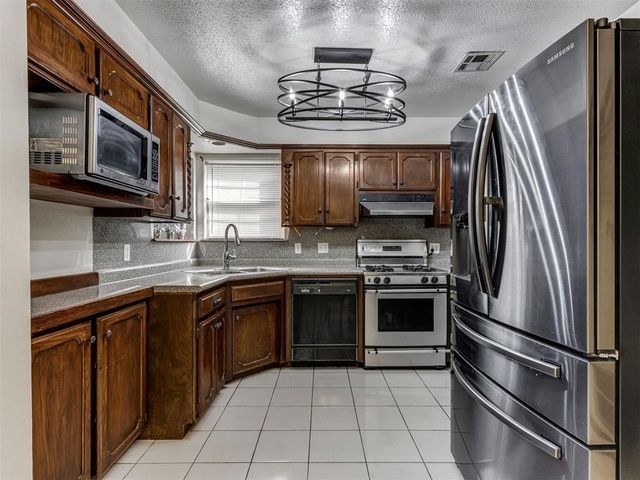 829 NW 116th Terrace, Oklahoma City, OK 73114