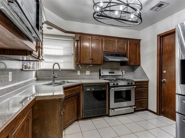 829 NW 116th Terrace, Oklahoma City, OK 73114