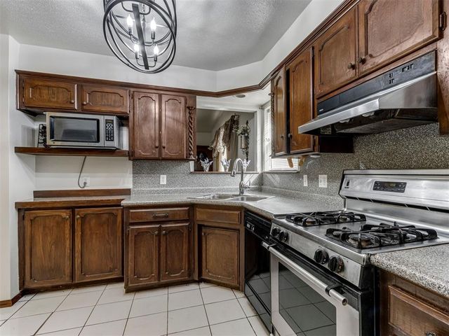 829 NW 116th Terrace, Oklahoma City, OK 73114