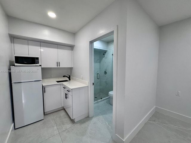 8671 NW 3rd St 2, Pembroke Pines, FL 33024