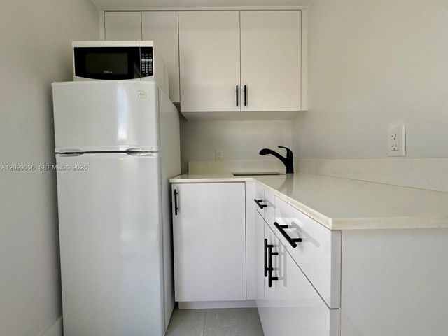 8671 NW 3rd St 2, Pembroke Pines, FL 33024
