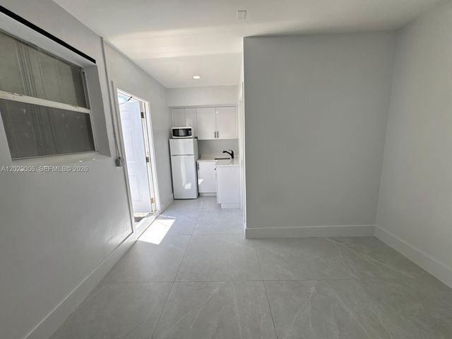 8671 NW 3rd St 2, Pembroke Pines, FL 33024
