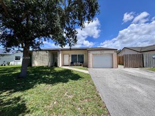 8671 NW 3rd St 2, Pembroke Pines, FL 33024