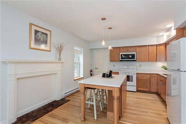 8 North St # 1, Bristol, VT 05443