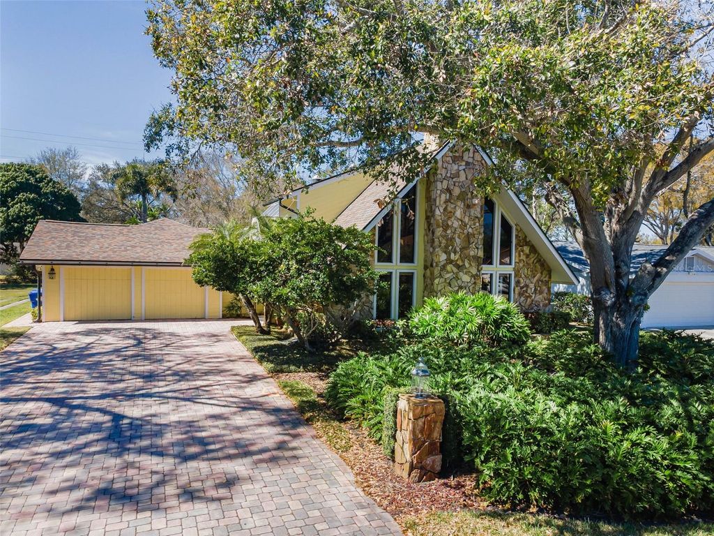 Image 1 of property listing at 1944 LEVINE LANE, Clearwater, FL 33760