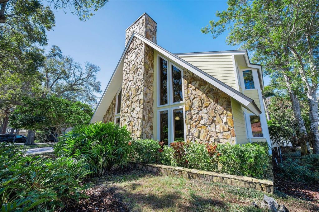 Image 2 of property listing at 1944 LEVINE LANE, Clearwater, FL 33760