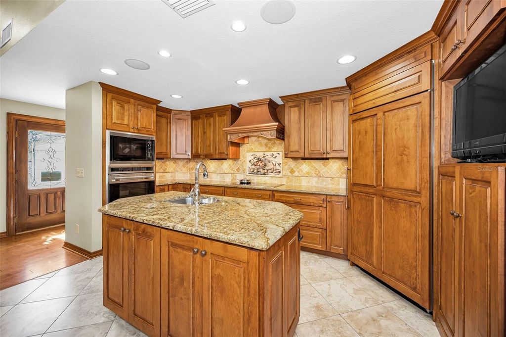 Image 19 of property listing at 1944 LEVINE LANE, Clearwater, FL 33760