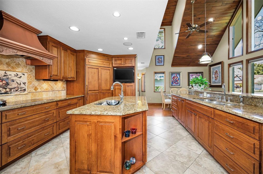 Image 22 of property listing at 1944 LEVINE LANE, Clearwater, FL 33760