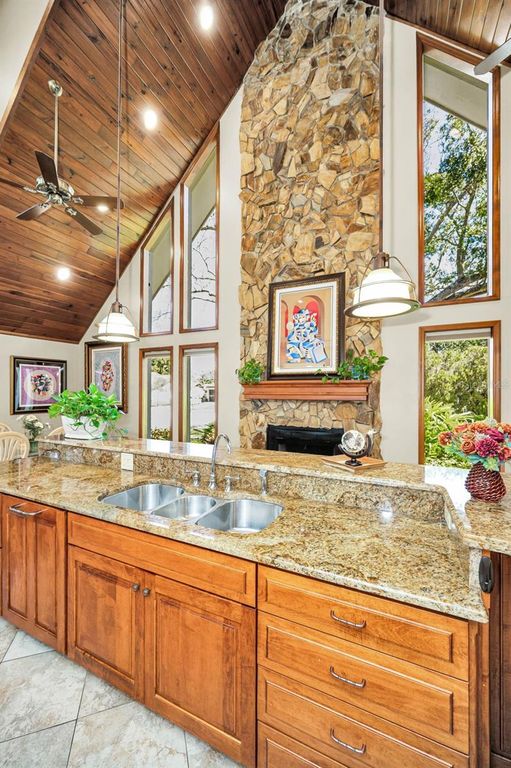 Image 26 of property listing at 1944 LEVINE LANE, Clearwater, FL 33760