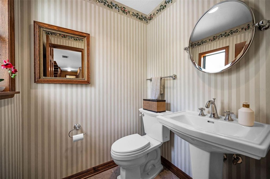 Image 40 of property listing at 1944 LEVINE LANE, Clearwater, FL 33760