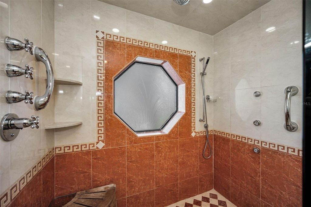 Image 52 of property listing at 1944 LEVINE LANE, Clearwater, FL 33760