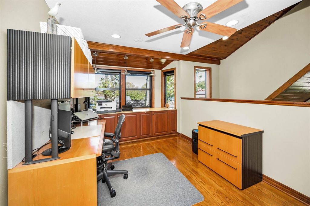 Image 54 of property listing at 1944 LEVINE LANE, Clearwater, FL 33760