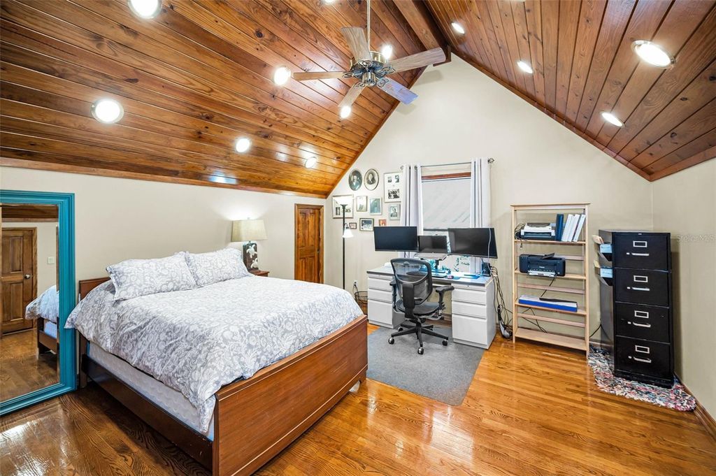 Image 60 of property listing at 1944 LEVINE LANE, Clearwater, FL 33760