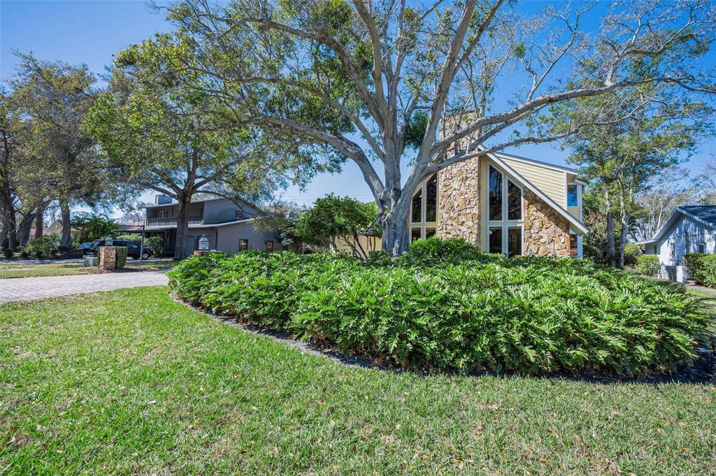 Image 7 of property listing at 1944 LEVINE LANE, Clearwater, FL 33760