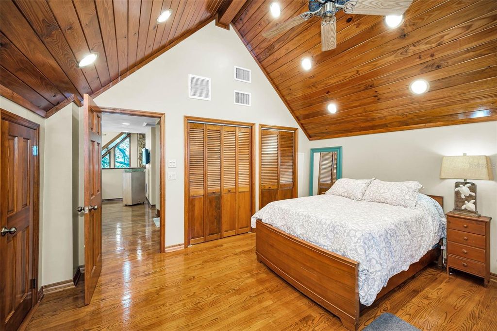 Image 61 of property listing at 1944 LEVINE LANE, Clearwater, FL 33760