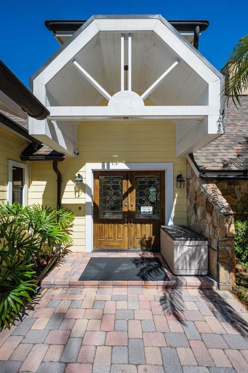 Image 8 of property listing at 1944 LEVINE LANE, Clearwater, FL 33760