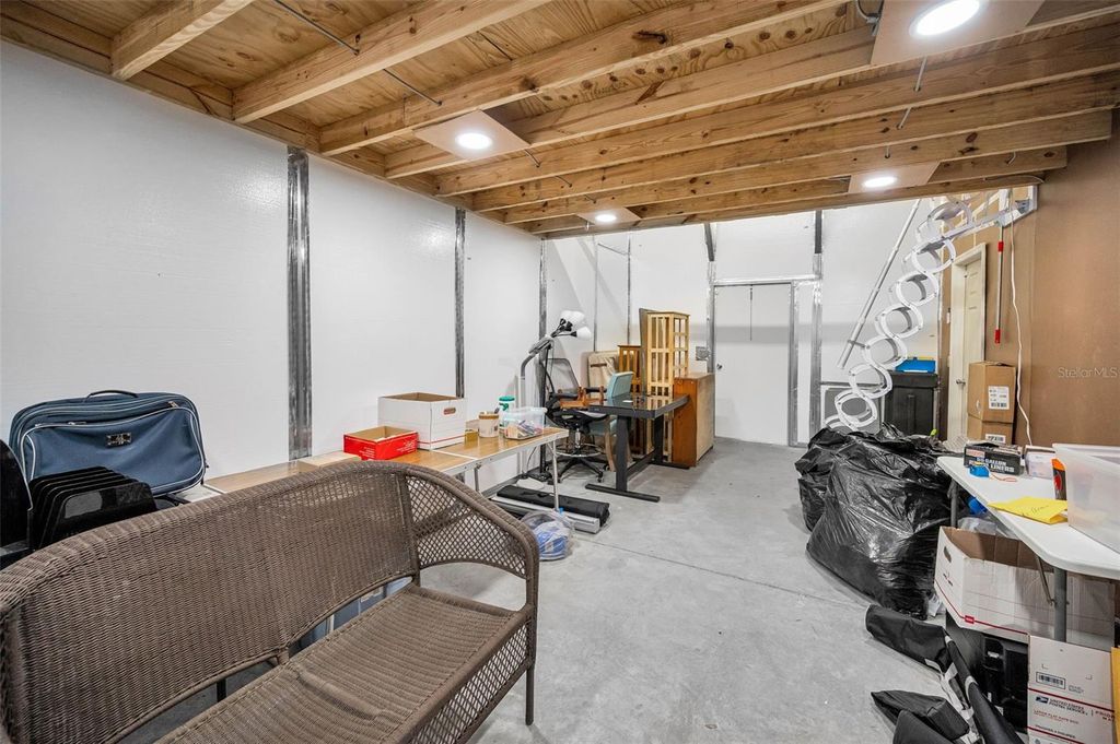 Image 91 of property listing at 1944 LEVINE LANE, Clearwater, FL 33760