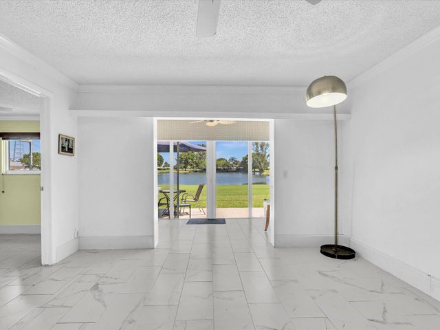 2017 SW Golf Lane 109, Boynton Beach, FL 33426