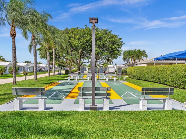 2017 SW Golf Lane 109, Boynton Beach, FL 33426