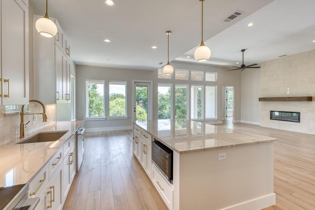 1310 Cats Eye, Horseshoe Bay, TX 78657