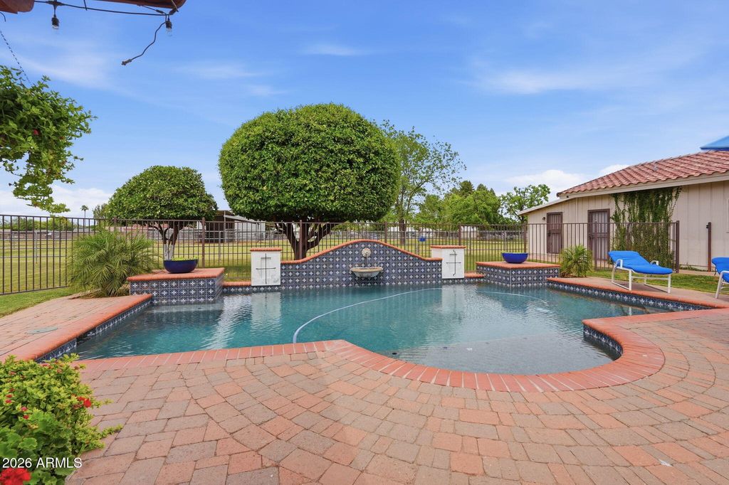 Image 12 of property listing at 332 E HARRISON Street, Gilbert, AZ 85295