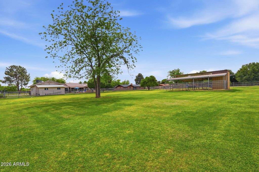 Image 86 of property listing at 332 E HARRISON Street, Gilbert, AZ 85295