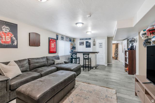 1593 W TURTLE DOVE LN, West Jordan, UT 84088