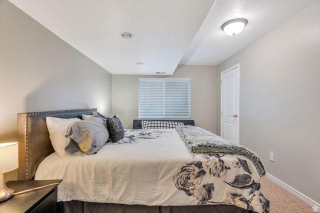 1593 W TURTLE DOVE LN, West Jordan, UT 84088