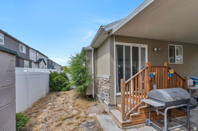 1593 W TURTLE DOVE LN, West Jordan, UT 84088