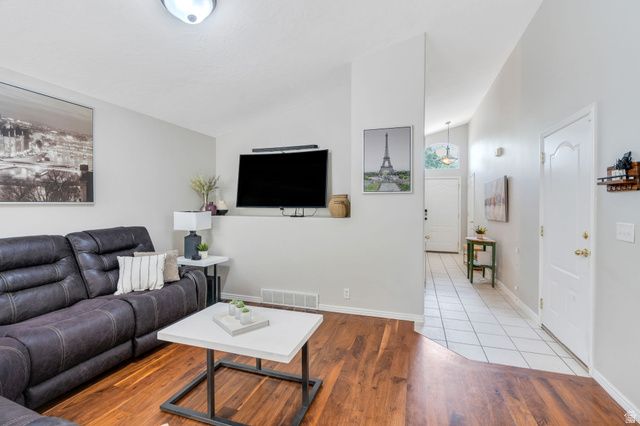 1593 W TURTLE DOVE LN, West Jordan, UT 84088