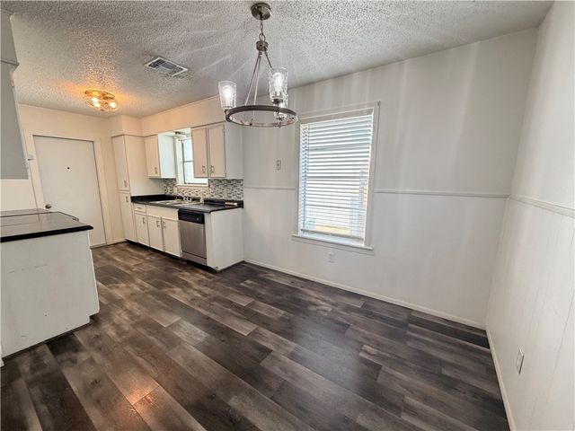 2310 Vialoux Dr, Corpus Christi, TX 78418