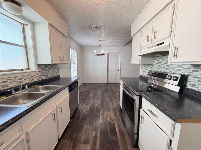 2310 Vialoux Dr, Corpus Christi, TX 78418
