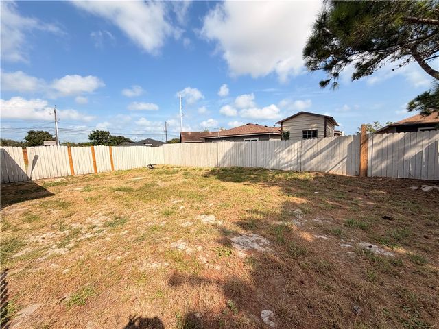 2310 Vialoux Dr, Corpus Christi, TX 78418