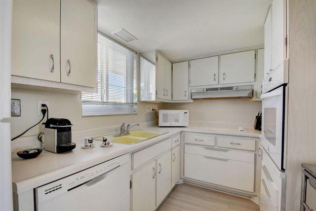 2505 S Ocean Boulevard 403, Palm Beach, FL 33480
