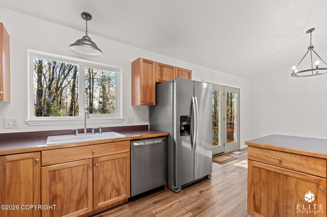 1200 N Golden Hills Drive, Palmer, AK 99645