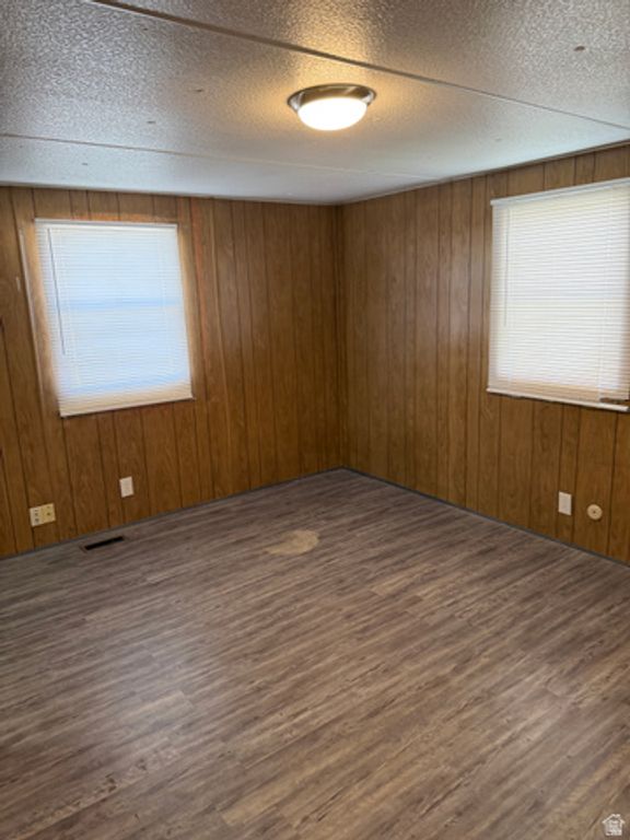 Image 4 of property listing at 5100 S 1050 W #E-37, Riverdale, UT 84405