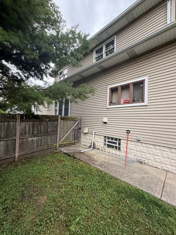 1682 Van Buren Avenue, Des Plaines, IL 60018