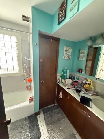 1682 Van Buren Avenue, Des Plaines, IL 60018